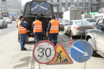 В Челябинске продолжается ямочный ремонт дорог